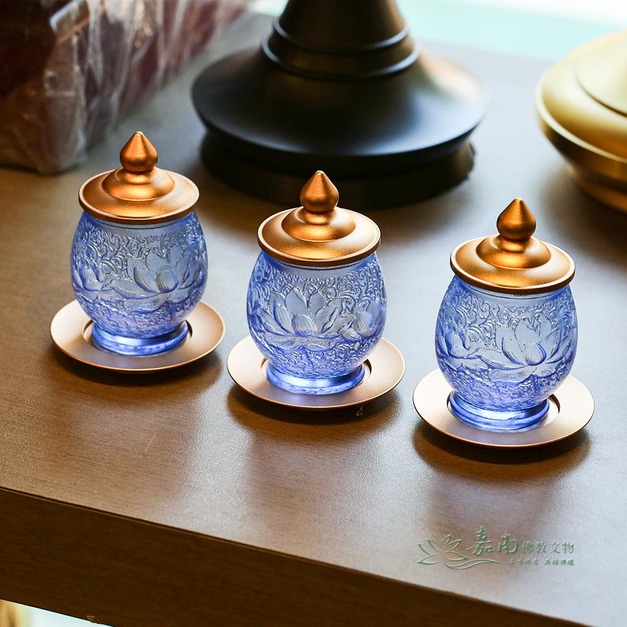 琉璃雕蓮供杯 深藍色 (小)|光影透亮 ,象徵藥師佛琉璃光 琉璃雕蓮供杯 深藍色 (小)|光影透亮 ,象徵藥師佛琉璃光