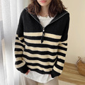拉鍊翻領條紋毛衣(兩色) 20010242 拉鍊翻領條紋毛衣(兩色) 20010242