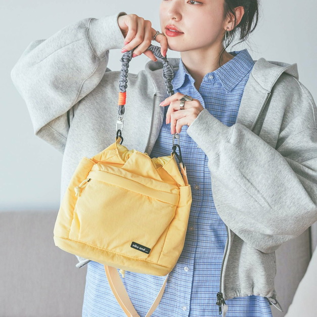 日本正品代購niko and… 編織手把兩用防潑水尼龍斜背包 日本正品代購niko and… 編織手把兩用防潑水尼龍斜背包