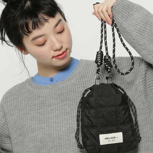 日本正品niko and…菱格紋束口斜背包 日本正品niko and…菱格紋束口斜背包