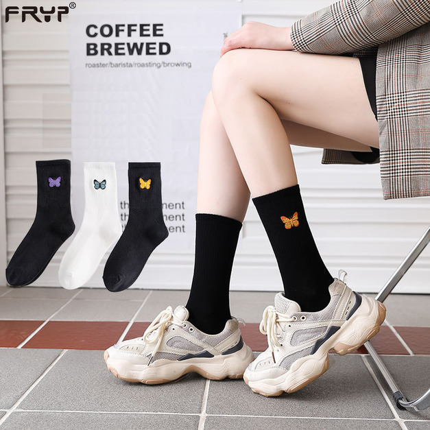 【S125】韓系刺繡蝴蝶中筒襪(3色) 【S125】韓系刺繡蝴蝶中筒襪(3色)