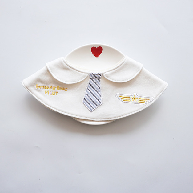 【BW232】韓版機長刺繡小領帶口水巾圍兜(白色) 【BW232】韓版機長刺繡小領帶口水巾圍兜(白色)