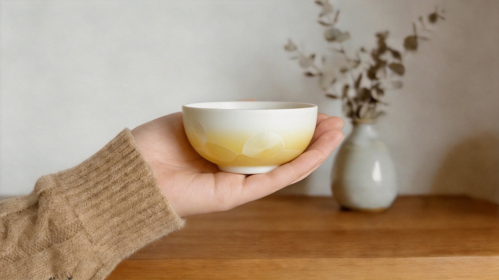 手工製作黃色結晶釉茶杯對杯特寫-荷葉晶花紋路