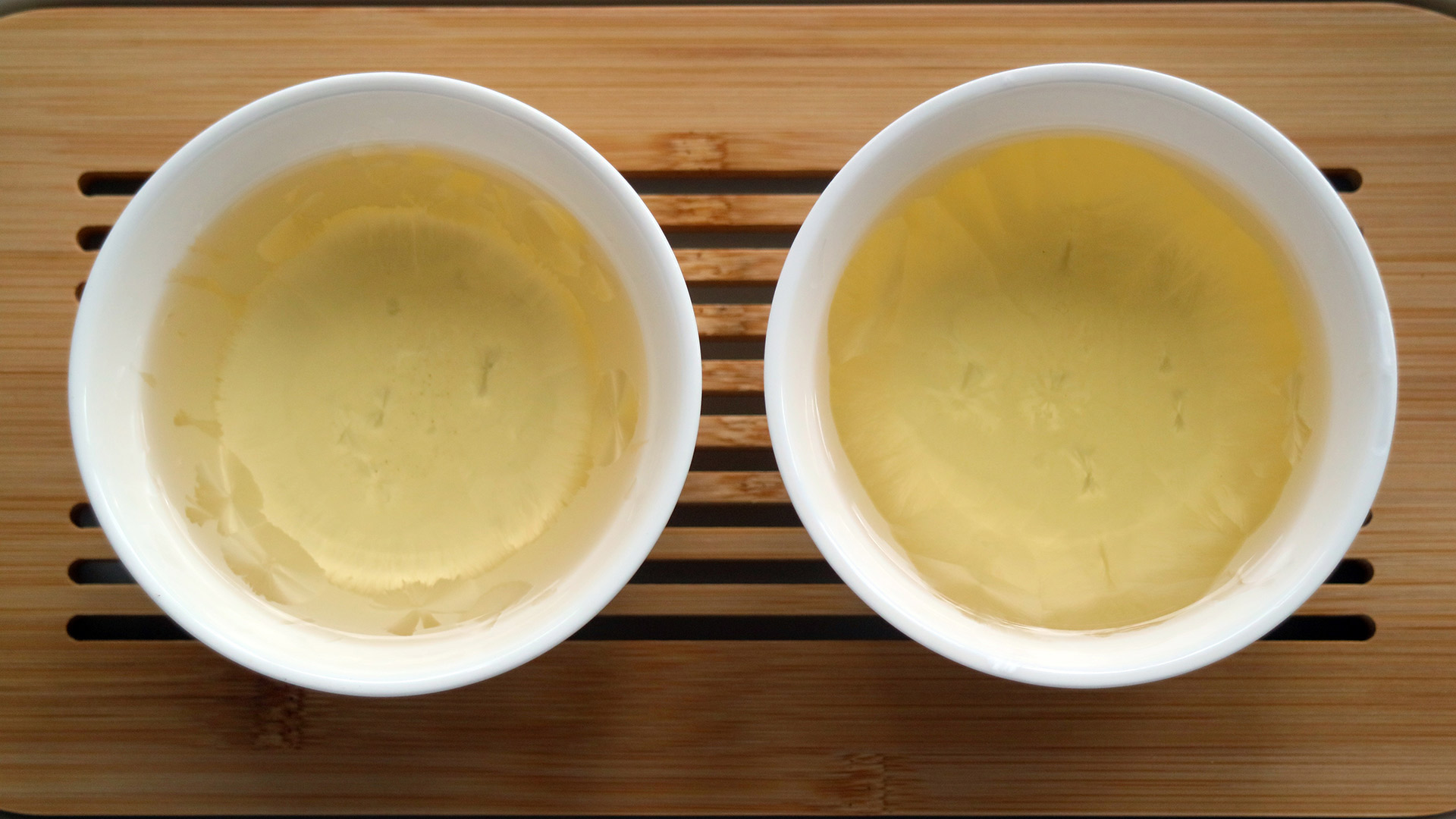 特寫杯內如花開般的結晶釉效果