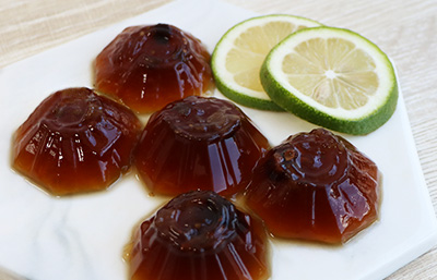 糖鼎黑糖桂圓寒天,可做成下午茶甜點果凍,使用珊瑚草,滿滿膠原蛋白,沖泡成海燕窩也很合適,亦有飽足感又不怕胖