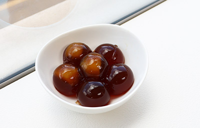 糖鼎黑糖桂圓寒天,可做成下午茶甜點果凍,使用珊瑚草,滿滿膠原蛋白,沖泡成海燕窩也很合適,亦有飽足感又不怕胖