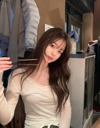 |象牙/粉 現貨| 優雅天絲V領細肩上衣套組 |象牙/粉 現貨| 優雅天絲V領細肩上衣套組