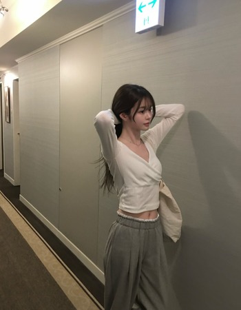 |預購| 優雅交叉領口修身上衣 |預購| 優雅交叉領口修身上衣