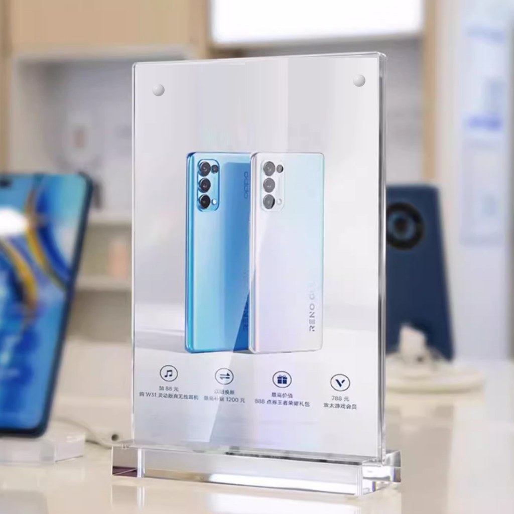 全透明壓克力桌牌展示手機的實景