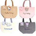 Sanrio 三麗鷗 燈芯絨手提午餐袋 (坐姿姓名款) Kitty 美樂蒂 酷洛米 Sanrio 三麗鷗 燈芯絨手提午餐袋 (坐姿姓名款) Kitty 美樂蒂 酷洛米