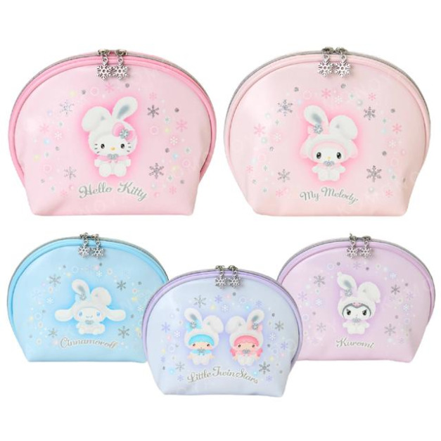 【限購】Sanrio 三麗鷗 皮質半圓辣練化妝包 (雪兔 聖誕星願) Kitty 美樂蒂 雙子星 大耳狗 【限購】Sanrio 三麗鷗 皮質半圓辣練化妝包 (雪兔 聖誕星願) Kitty 美樂蒂 雙子星 大耳狗