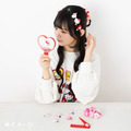 Sanrio 三麗鷗 愛心造型流沙手拿鏡 (大臉款) Kitty 美樂蒂 大耳狗 酷洛米_5 Sanrio 三麗鷗 愛心造型流沙手拿鏡 (大臉款) Kitty 美樂蒂 大耳狗 酷洛米_5