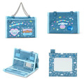 ▲新品特價【預購】Sanrio 三麗鷗 三角化妝包附鏈帶 (復古平成女兒風) Kitty 大耳狗 花小兔 可樂鈴_8 ▲新品特價【預購】Sanrio 三麗鷗 三角化妝包附鏈帶 (復古平成女兒風) Kitty 大耳狗 花小兔 可樂鈴_8