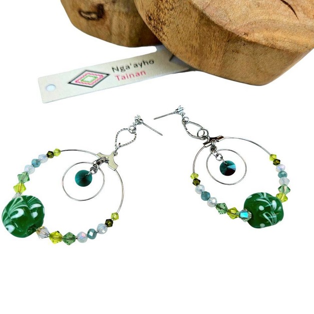 琉璃珠系列耳環-Glass Beads Earrings 綠色月牙、孔雀之珠 琉璃珠系列耳環-Glass Beads Earrings 綠色月牙、孔雀之珠