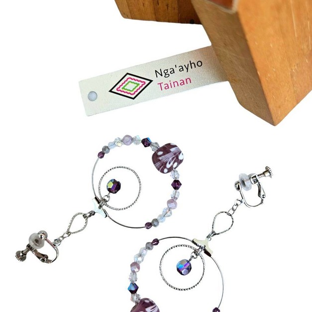 琉璃珠系列耳環-Glass Beads Earrings 透紫色月牙、孔雀之珠 琉璃珠系列耳環-Glass Beads Earrings 透紫色月牙、孔雀之珠