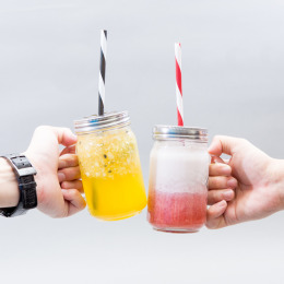 派對附手柄飲料杯兩件組(四入吸管) 派對附手柄飲料杯兩件組(四入吸管)