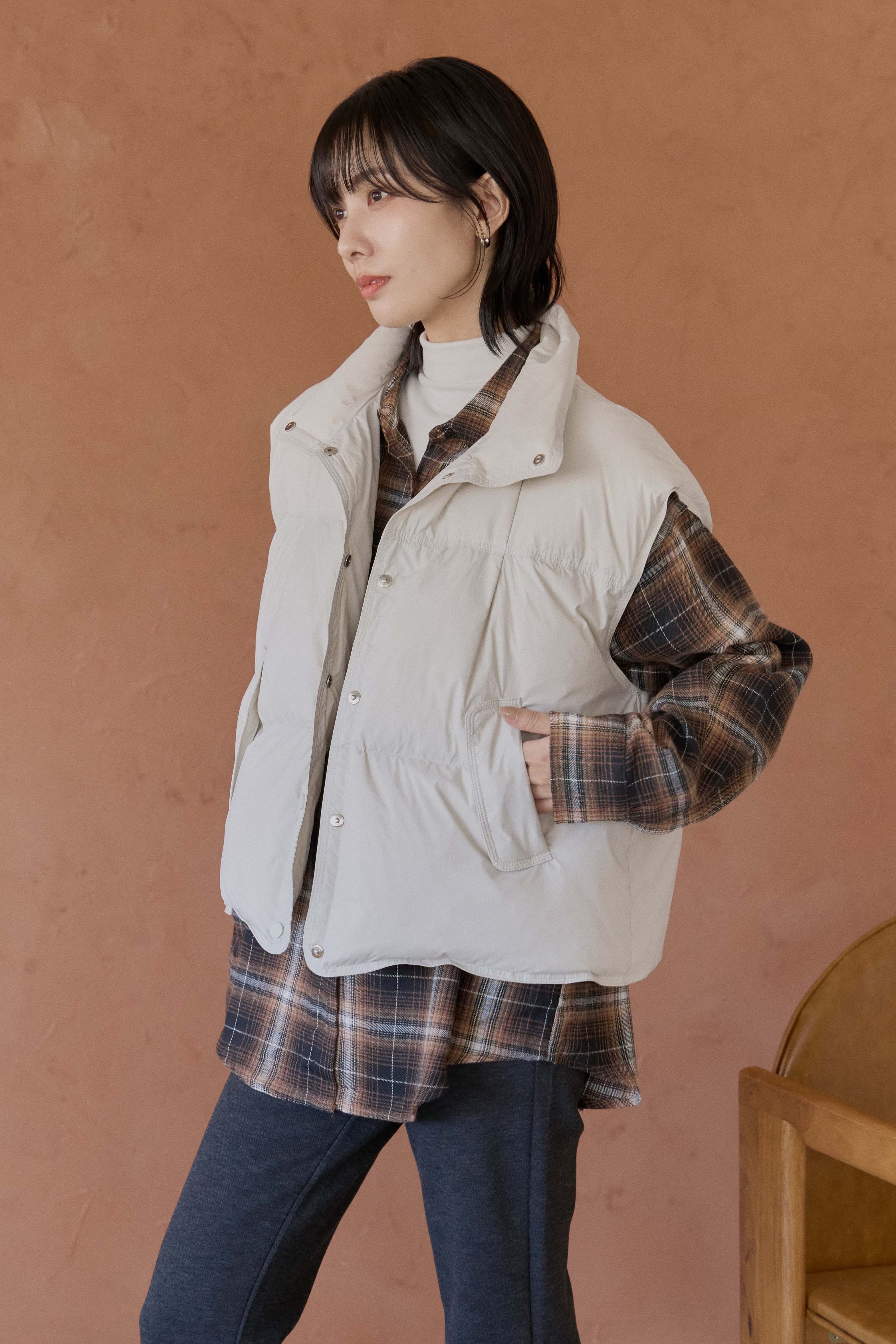 澎澎壓線下抽繩羽絨背心 澎澎壓線下抽繩羽絨背心