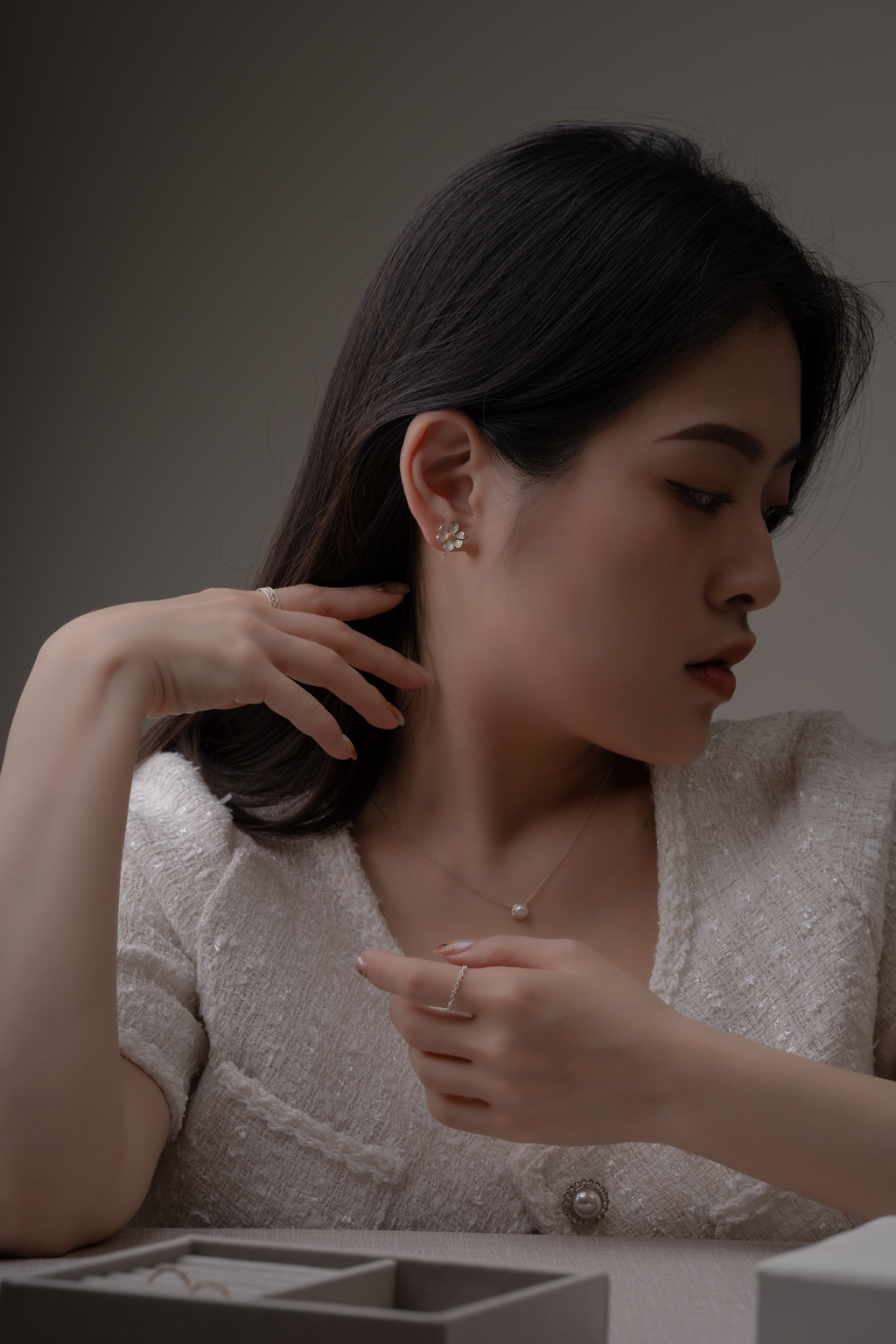 不規則紋理小雛菊.蚊香盤耳夾 - 銀色