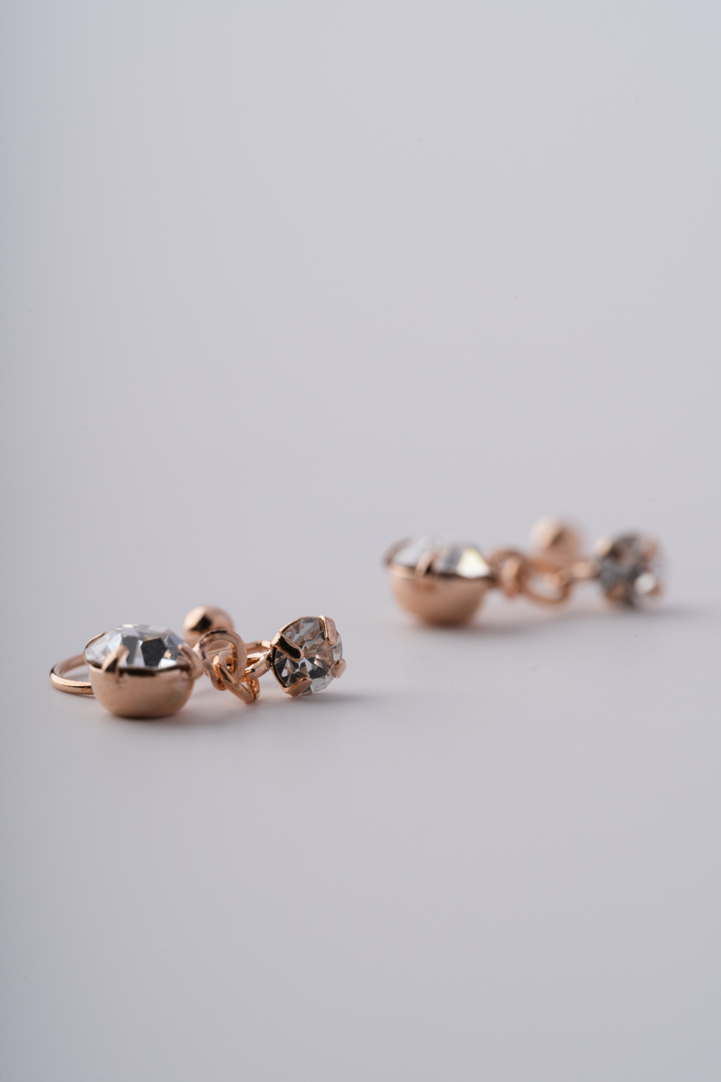 日本直送 | 垂墜雙鑽鋯石.U型耳夾 - 銀色/玫瑰金色