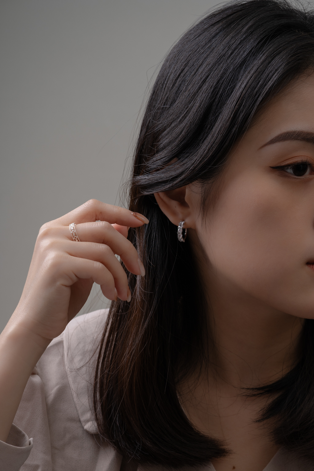 排鑽鋯石耳圈.蚊香盤耳夾 - 銀色
