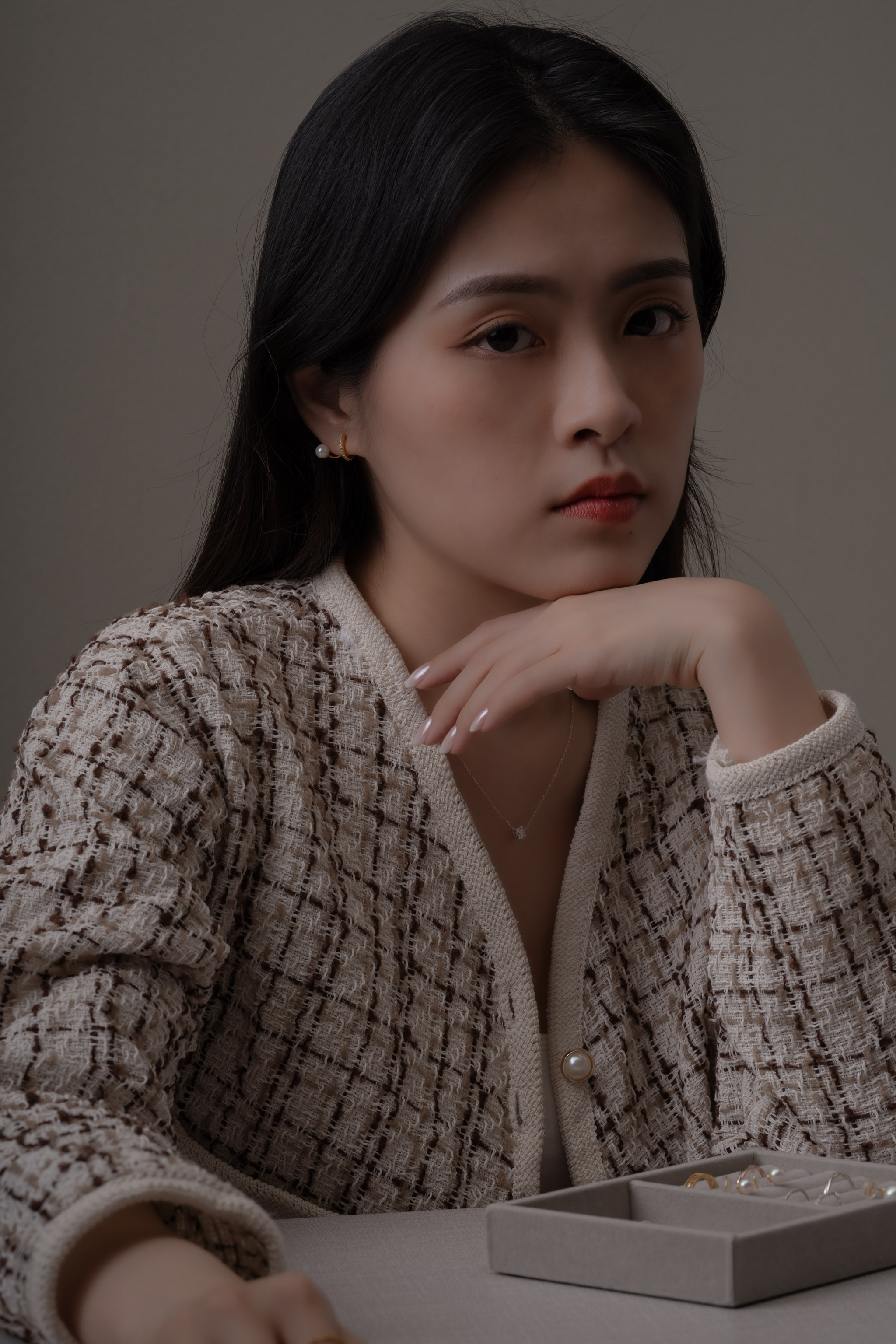 排鑽鋯石線條珍珠.蚊香盤耳夾 - 金色