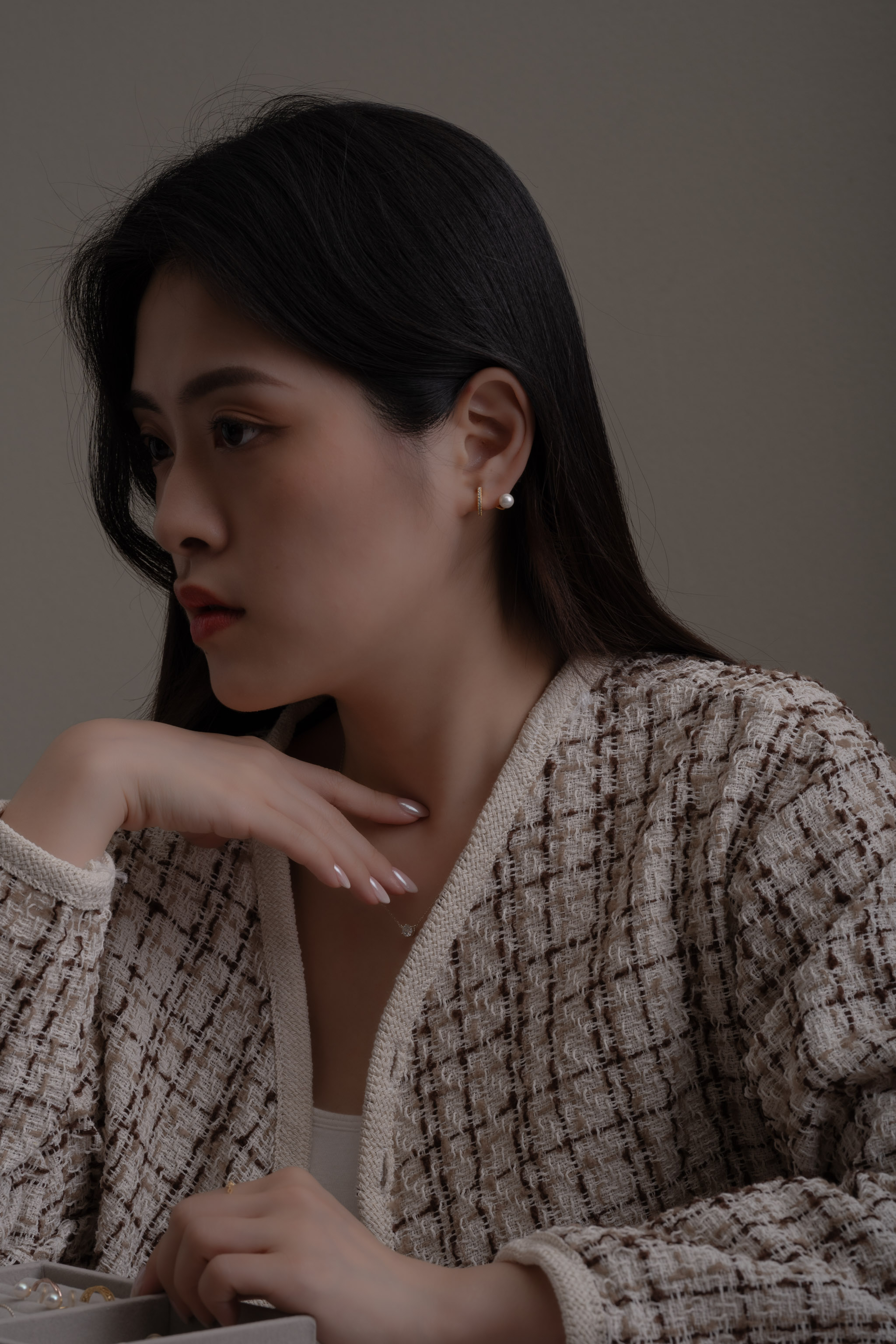 排鑽鋯石線條珍珠.蚊香盤耳夾 - 金色