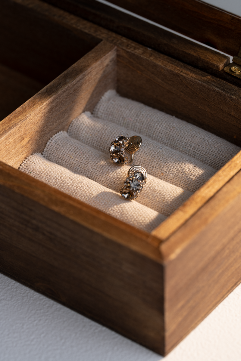 復古鑲邊滿鑽.蚊香盤耳夾- 金色