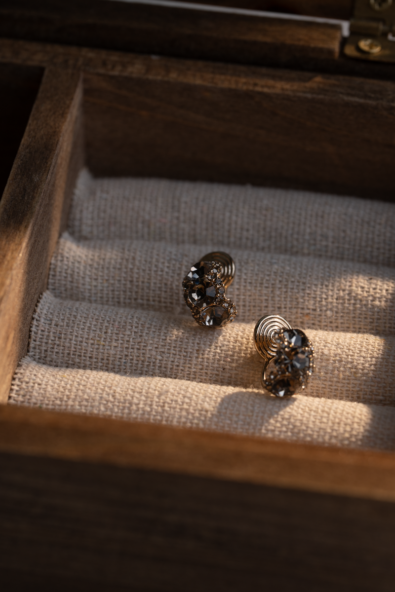 復古鑲邊滿鑽.蚊香盤耳夾- 金色