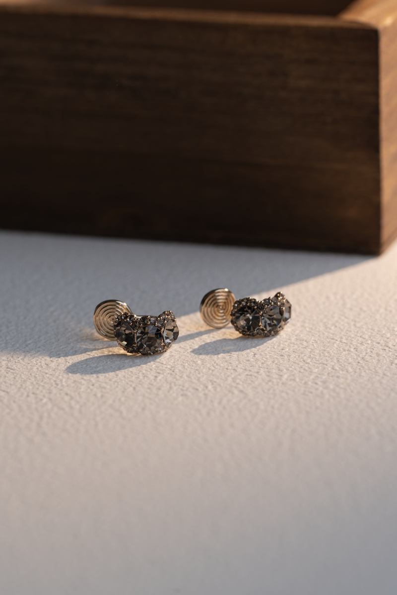 復古鑲邊滿鑽.蚊香盤耳夾- 金色