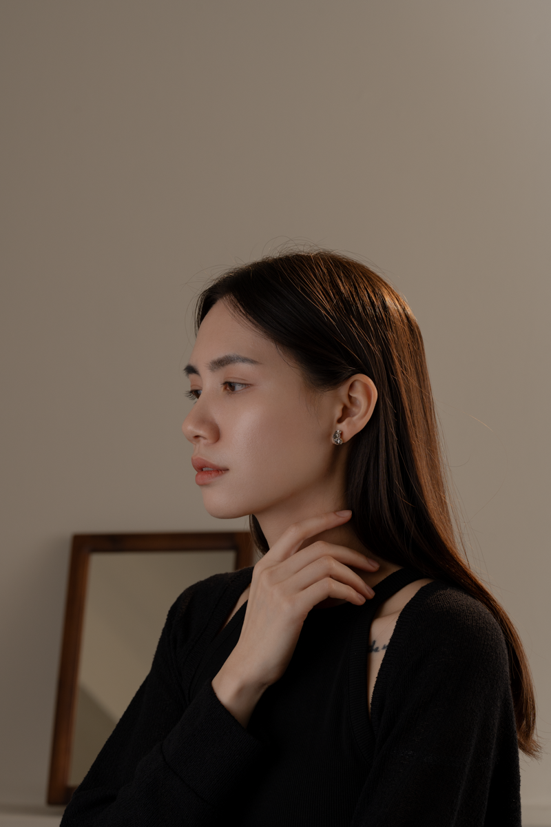 復古鑲邊滿鑽.蚊香盤耳夾- 金色