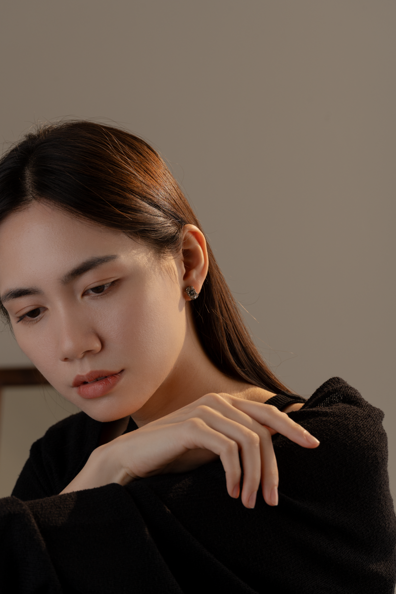 復古鑲邊滿鑽.蚊香盤耳夾- 金色