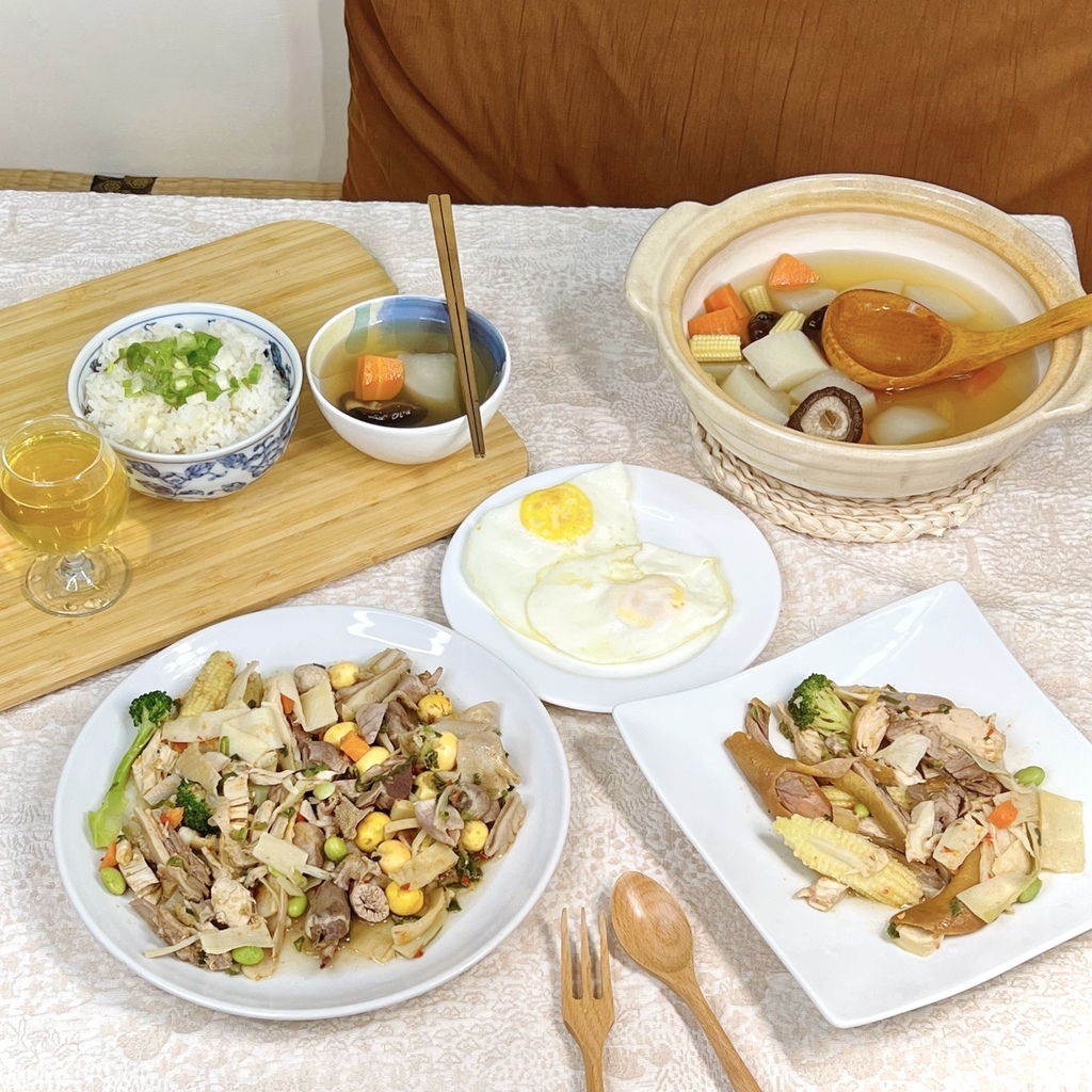 整桌美味快速上菜,完美無破綻