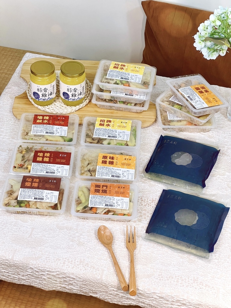 使用最強雞高湯、經典醇香雞油、鹹水雞蔬食盒以及雞雜拼盤