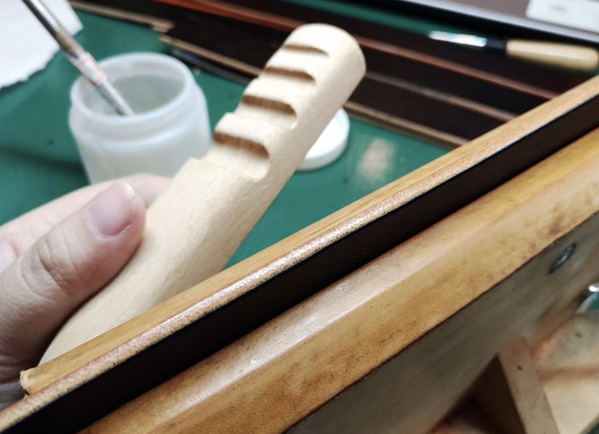 植鞣革拋光後的邊緣處理