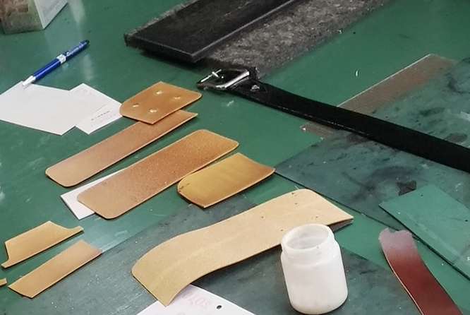 皮革課程進行中,作品已完成至可安全延續的製作階段