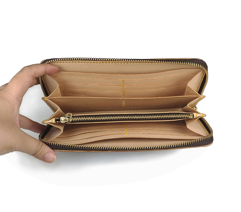 拉鍊長夾內部結構展示,風琴式設計清楚分層,包含多卡片夾層、大鈔層與中央拉鍊夾層