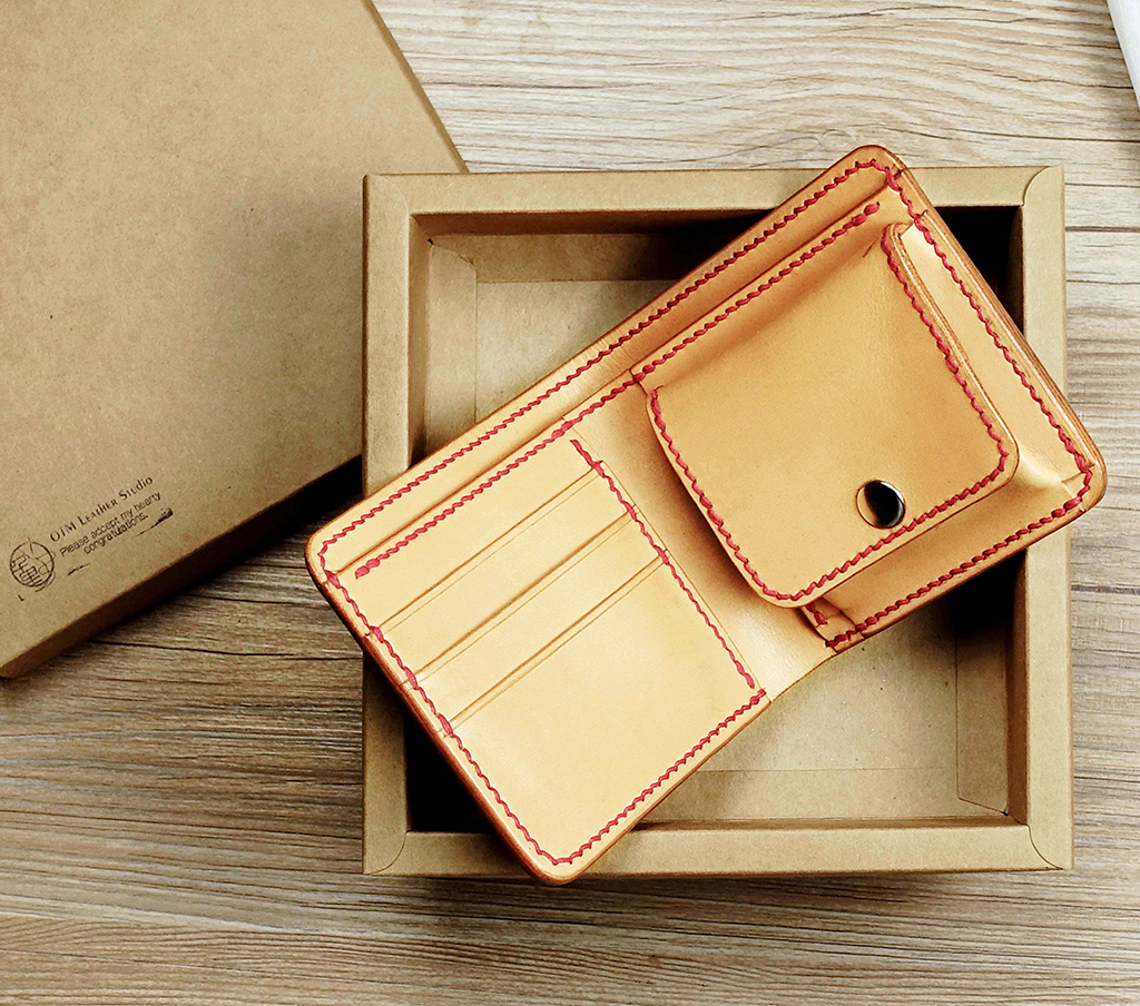 立體零錢包短夾開啟狀態,展示橫式折疊結構與收納配置。