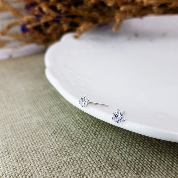 585K金|4mm三角形鑽耳飾 e500000154