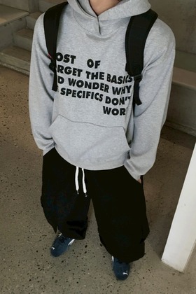 cropped boxy街頭標語連帽踢 cropped boxy街頭標語連帽踢