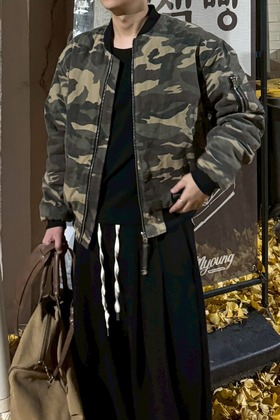 迷彩盔甲短款鋪棉棒球外套 迷彩盔甲短款鋪棉棒球外套
