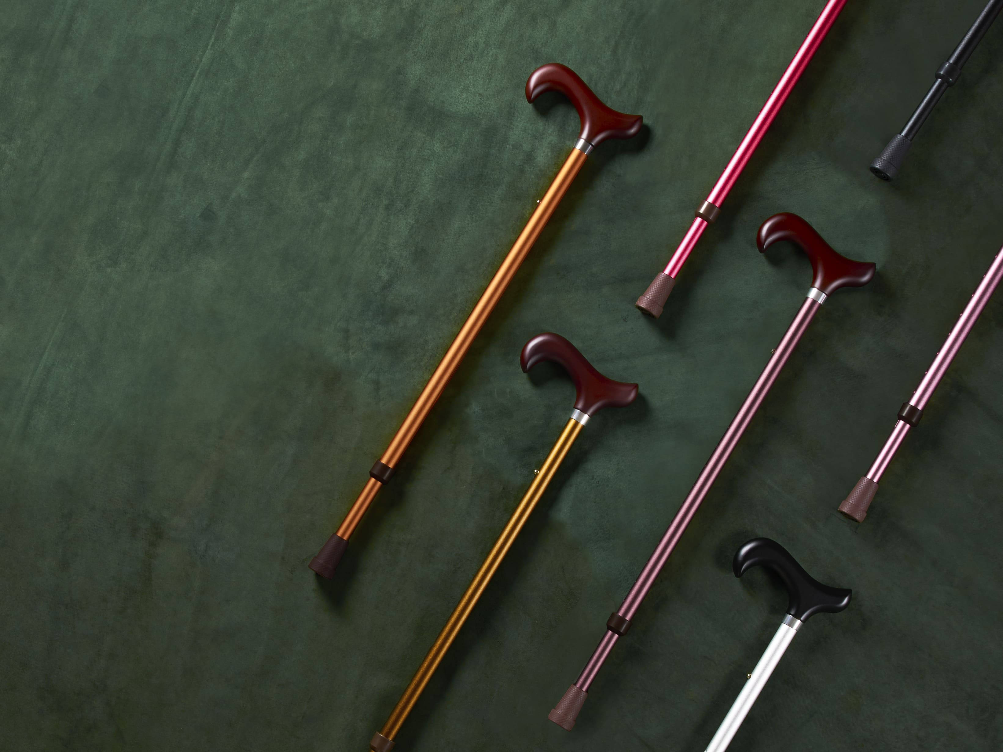 悅仗 MerrySticks 低調奢華系列七大色系展示,多樣化選擇符合長照需求。