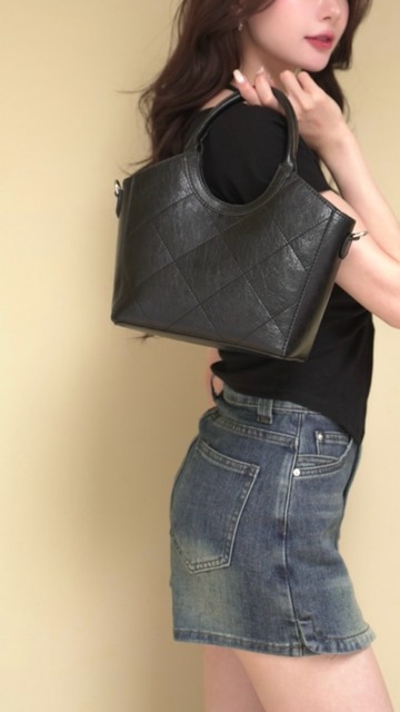 ➤時髦百搭菱格手提包