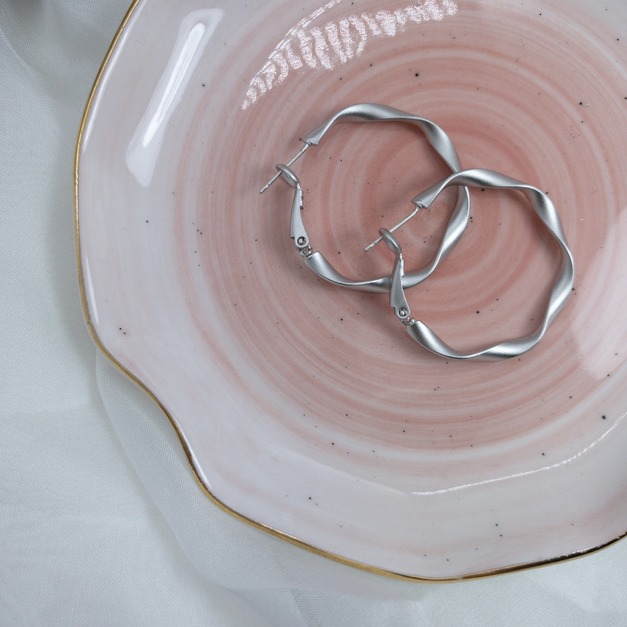 不規則銀環造型耳環 (925銀) 不規則銀環造型耳環 (925銀)