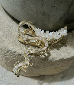 |鯊魚夾|何時 ‧ 珍珠小花鋯石 抓夾瀏海夾盤髮夾 單只販售 |鯊魚夾|何時 ‧ 珍珠小花鋯石 抓夾瀏海夾盤髮夾 單只販售