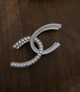 |鯊魚夾|親吻雪莉 ‧ 水鑽珍珠鯊魚夾 單只販售 |鯊魚夾|親吻雪莉 ‧ 水鑽珍珠鯊魚夾 單只販售