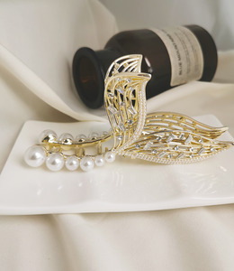 |鯊魚夾|自在 ‧ 珍珠魚尾 抓夾瀏海夾盤髮夾 單只販售 |鯊魚夾|自在 ‧ 珍珠魚尾 抓夾瀏海夾盤髮夾 單只販售