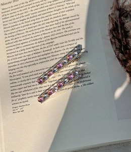 |壓夾|真摯 • 粉色鋯石排列交錯一字 邊夾瀏海夾裝飾髮夾髮飾 單支販售 |壓夾|真摯 • 粉色鋯石排列交錯一字 邊夾瀏海夾裝飾髮夾髮飾 單支販售