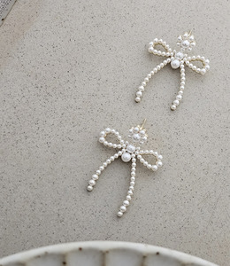 |耳飾|花結 • 珍珠蝴蝶結 耳針耳環 |耳飾|花結 • 珍珠蝴蝶結 耳針耳環