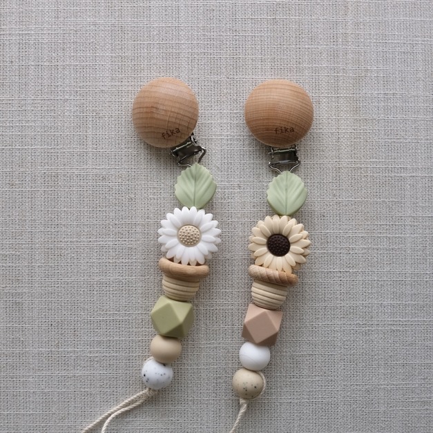 fika | 日本手作・雛菊迷你奶嘴鏈(2色) *new!! fika | 日本手作・雛菊迷你奶嘴鏈(2色) *new!!