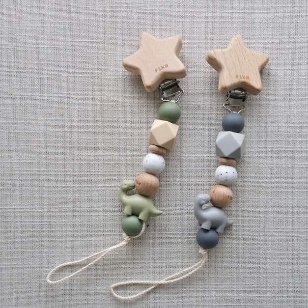 fika | 日本手作・恐龍迷你奶嘴鏈(2色) *new!! fika | 日本手作・恐龍迷你奶嘴鏈(2色) *new!!